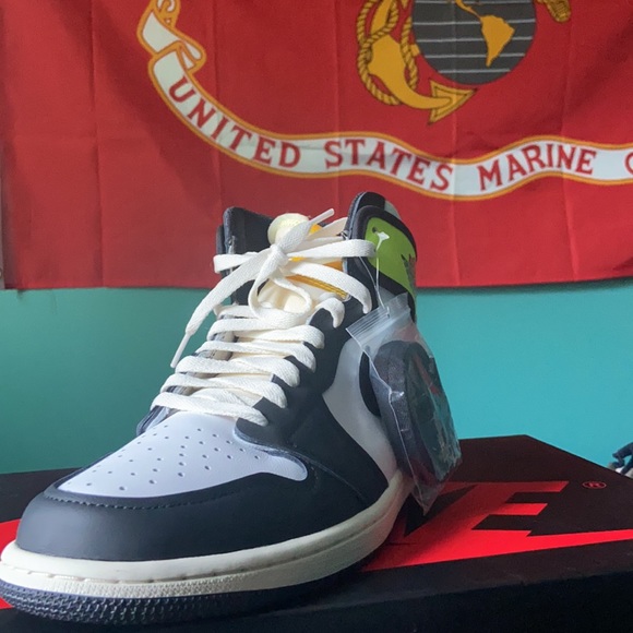 Jordan 1 retro vault gold - Picture 2 of 2